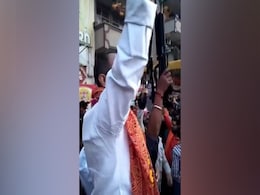 हिंदू रक्षा दल के अध्यक्ष पिंकी चौधरी के जन्मदिन पर लहराए गए हथियार, VIDEO वायरल   हिंदू रक्षा दल के अध्यक्ष पिंकी चौधरी के जन्मदिन पर लहराए गए हथियार, VIDEO वायरल