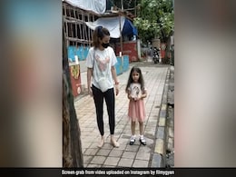 कुणाल खेमू की बेटी इनाया की क्यूटनेस पर फिदा हुए लोग, बोले- इसकी आंखें कितनी प्यारी है...देखें Video  कुणाल खेमू की बेटी इनाया की क्यूटनेस पर फिदा हुए लोग, बोले- इसकी आंखें कितनी प्यारी है...देखें Video