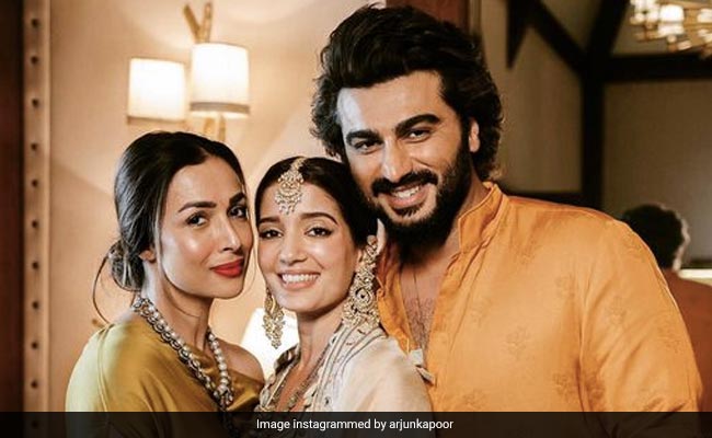 New Pic Of Malaika Arora And Arjun Kapoor With Bride Arpita Mehta