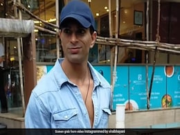 गरीब शख्स को पैसे न देने पर ट्रोल हुए करण सिंह ग्रोवर, यूजर्स बोले- खाने का कितना सामान है थोड़ा उनको भी दे देते तो... गरीब शख्स को पैसे न देने पर ट्रोल हुए करण सिंह ग्रोवर, यूजर्स बोले- खाने का कितना सामान है थोड़ा उनको भी दे देते तो...