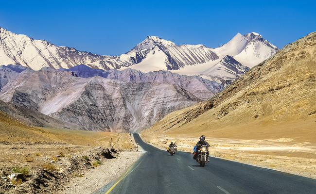 बुढ़ापे से पहले इन 6 जगहों की कर लीजिए सैर, घूमने के लिए बेस्ट हैं ये कम खर्च वाली Travel Destinations  बुढ़ापे से पहले इन 6 जगहों की कर लीजिए सैर, घूमने के लिए बेस्ट हैं ये कम खर्च वाली Travel Destinations