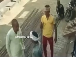 नोएडा के बाद अलीगढ़ में दिखी BJP नेता की गुंडागर्दी, मजदूर को लात मारते सोशल मीडिया पर वायरल हुआ Video नोएडा के बाद अलीगढ़ में दिखी BJP नेता की गुंडागर्दी, मजदूर को लात मारते सोशल मीडिया पर वायरल हुआ Video