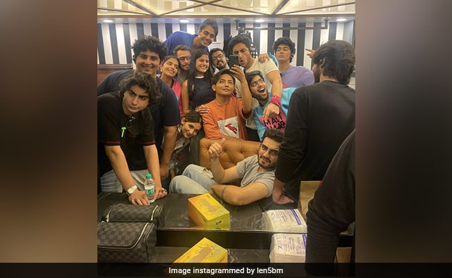 Viral: Spot Ibrahim Ali Khan, Arhaan Khan, Arin Nene In This Pic From <i>Rocky Aur Rani Ki Prem Kahani</i> Set