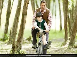 Tubelight में सलमान खान के साथ नजर आ रहा ये छोटा बच्चा हो गया है बड़ा, तस्वीरें देख फैन्स बोले- अभी भी कितना क्यूट है... Tubelight में सलमान खान के साथ नजर आ रहा ये छोटा बच्चा हो गया है बड़ा, तस्वीरें देख फैन्स बोले- अभी भी कितना क्यूट है...