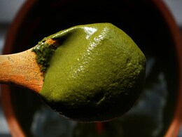 कमजोर बालों को मजबूत बनाते हैं बाल्कनी में उगने वाले ये पत्ते, जानिए Strong Hair के लिए इन्हें सिर पर लगाने का सही तरीका  कमजोर बालों को मजबूत बनाते हैं बाल्कनी में उगने वाले ये पत्ते, जानिए Strong Hair के लिए इन्हें सिर पर लगाने का सही तरीका