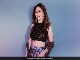 Madhuri Dixit's Stunning Manish Malhotra Lehenga Is Proof That Even A Little Colour Goes A Long Way Madhuri Dixit's Stunning Manish Malhotra Lehenga Is Proof That Even A Little Colour Goes A Long Way