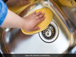 ब्लॉक किचन सिंक को ऐसे करेंगी साफ तो नहीं फंसेगा खाना, ये है आसान किचन हैक्स ब्लॉक किचन सिंक को ऐसे करेंगी साफ तो नहीं फंसेगा खाना, ये है आसान किचन हैक्स