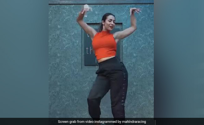 24 साल बाद फिर 'छइयां-छइयां' गाने पर Malaika Arora ने किया डांस, VIDEO में दिखा वही पुराना अंदाज