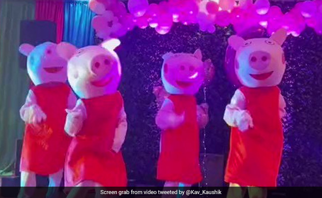 Watch: Group Of Peppa Pigs Dance To Katrina Kaif's <i>Kala Chashma</i> At Party