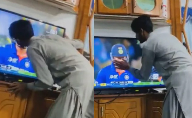 भारत की जीत के बाद टीवी स्क्रीन पर हार्दिक को किस करने लगा ये अफ़ग़ानी प्रशंसक, देखें वीडियो
