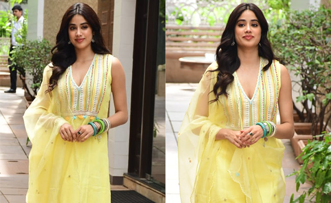 Janhvi Kapoor In A Pretty Yellow <i>Salwar Kameez</i> Suit Is All The Sunshine Our Monsoon Needs