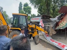 देखें VIDEO : लखनऊ में SP ऑफिस के निकट चला बुलडोज़र, सपा के पोस्टर-बैनर बेचने वाली दुकानें तोड़ीं देखें VIDEO : लखनऊ में SP ऑफिस के निकट चला बुलडोज़र, सपा के पोस्टर-बैनर बेचने वाली दुकानें तोड़ीं