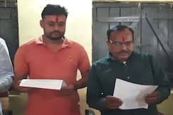 Video: Men Replace Women At Panchayat Oath Ceremony In Madhya Pradesh Video: Men Replace Women At Panchayat Oath Ceremony In Madhya Pradesh