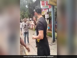 मुंबई में मुलाकात के बाद इस तरह अपने-अपने रास्ते चले गए ऋतिक रोशन और सुजैन खान, देखकर फैंस बोले- 'इतना प्यार फिर भी अलग-अलग' मुंबई में मुलाकात के बाद इस तरह अपने-अपने रास्ते चले गए ऋतिक रोशन और सुजैन खान, देखकर फैंस बोले- 'इतना प्यार फिर भी अलग-अलग'