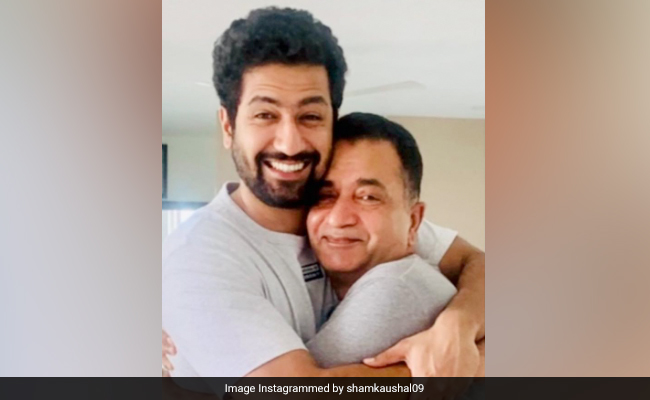 <i>Koffee With Karan 7</i>: Vicky Reveals Dad Sham Kaushal's Advice On Joining Bollywood