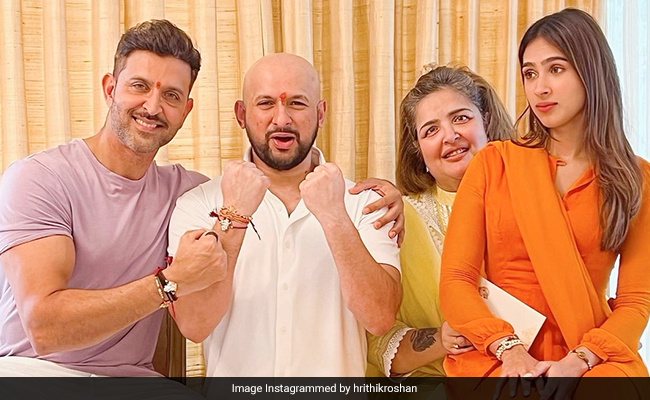 Raksha Bandhan 2022: Hrithik Roshan Tied Sisters Sunaina And Pashmina Rakhis. Girlfriend Saba Azad Was Also There