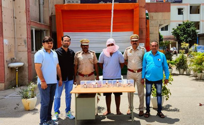 दिल्ली : वेलकम के दोहरे हत्याकांड की गुत्थी सुलझी, देखभाल करने वाला शख्स गिरफ्तार