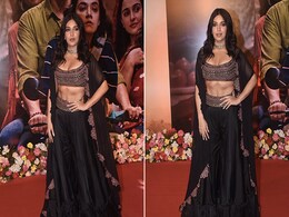 We Hear The Festive Bells Ringing And That's Thanks To Bhumi Pednekar's Black <i>Sharara</i> Set We Hear The Festive Bells Ringing And That's Thanks To Bhumi Pednekar's Black <i>Sharara</i> Set