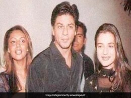 Shah Rukh Khan And Gauri In Blockbuster Throwback. Courtesy: Ameesha Patel Shah Rukh Khan And Gauri In Blockbuster Throwback. Courtesy: Ameesha Patel