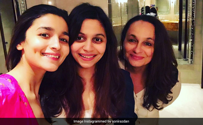 Alia Bhatt With Her Sister Shaheen And Mom Soni Razdan In This Throwback Pic