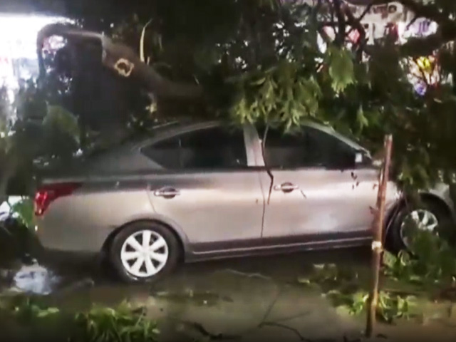 Heavy Rain In Bengaluru Causes Waterlogging