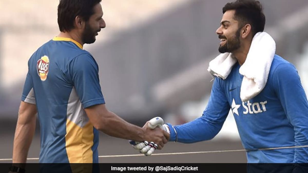 Fan Asks Shahid Afridi About Virat Kohli Not Scoring Century, His Reply Is Pure Gold Fan Asks Shahid Afridi About Virat Kohli Not Scoring Century, His Reply Is Pure Gold