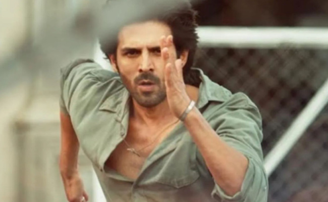 कार्तिक आर्यन ने कर दिखाया वो काम जो शाहरुख, सलमान, अक्षय और अजय देवगन भी न कर सके, लोग बोले- ये है असली हीरो