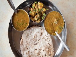 Diabetes Diet: इस आटे की रोटी डायबिटीज के मरीज के लिए है बेहद फायदेमंद, आसानी से पकाकर खाएं इसे  Diabetes Diet: इस आटे की रोटी डायबिटीज के मरीज के लिए है बेहद फायदेमंद, आसानी से पकाकर खाएं इसे
