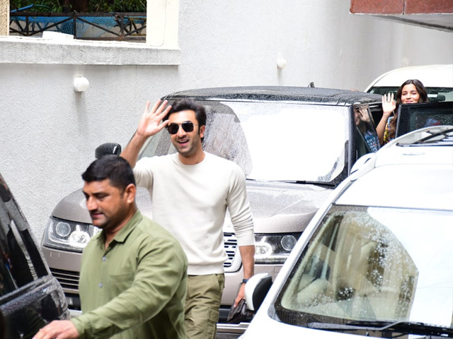 Couple Spotting: Ranbir Kapoor And Alia Bhatt In The City