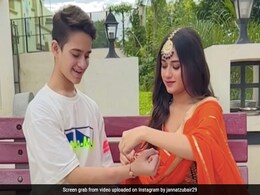 भाई को राखी बांधते हुए जन्नत जुबैर ने शेयर किया क्यूट सा वीडियो, मिला ये खास तोहफा भाई को राखी बांधते हुए जन्नत जुबैर ने शेयर किया क्यूट सा वीडियो, मिला ये खास तोहफा