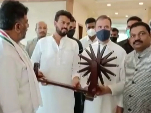 Rahul Gandhi Urges Unity Amid State Leadership In Karnataka Congress Meet