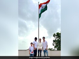 गौरी खान ने परिवार साथ शेयर की तस्वीर, मन्नत पर लहराता तिरंगा देख फैन्स बोले- वाह दिल जीत लिया आपने... गौरी खान ने परिवार साथ शेयर की तस्वीर, मन्नत पर लहराता तिरंगा देख फैन्स बोले- वाह दिल जीत लिया आपने...