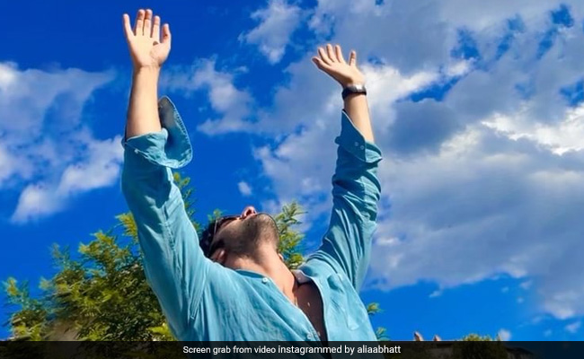Alia Bhatt Shares An Adorable Video Of Ranbir Kapoor Dancing To <i>Brahmastra</i> Song In Italy