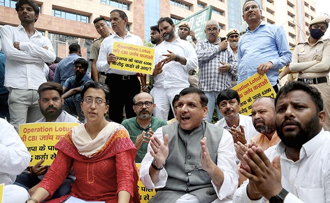 AAP MLAs Protest Outside CBI office, Demand Probe Into "Operation Lotus"