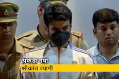 श्रीकांत त्यागी को पुलिस ने मेरठ से किया गिरफ्तार, पुलिस ने मीडिया के समने किया पेश  श्रीकांत त्यागी को पुलिस ने मेरठ से किया गिरफ्तार, पुलिस ने मीडिया के समने किया पेश