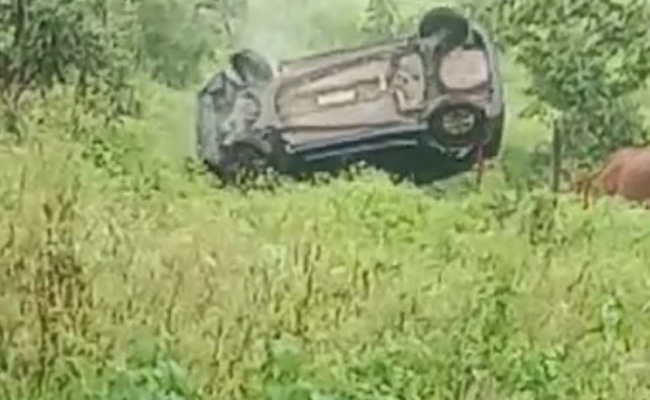 Video: Speeding Car Skids Off Nagpur Road, Flips Over