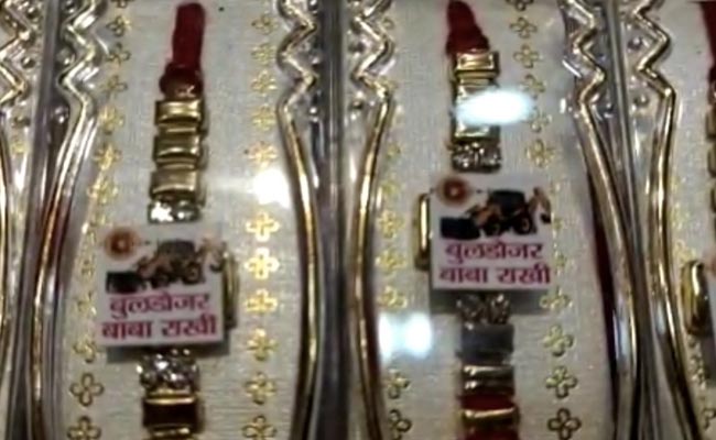 UP में 'बुलडोजर बाबा' के बाद अब 'बुलडोजर राखी', लोग हाथों हाथ खरीद रहे हैं