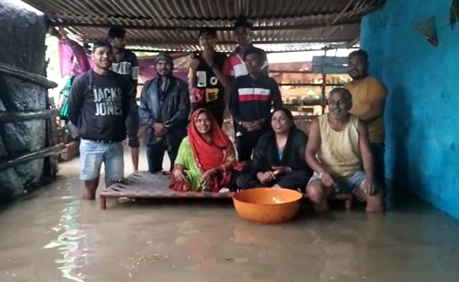 विदिशा के रयपुरा में घरों में भरा बारिश का पानी, लोगों ने शिवराज सिंह के जयकारे लगाए