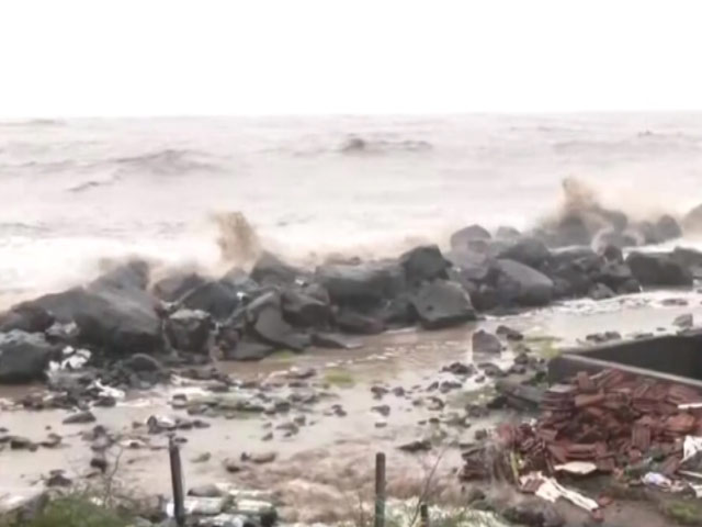 High Tides Trigger Panic In Gujarat's Valsad