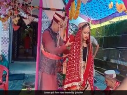 Russian Man, Ukrainian Woman Take <i>Saat Phere</i> In Himachal Russian Man, Ukrainian Woman Take <i>Saat Phere</i> In Himachal