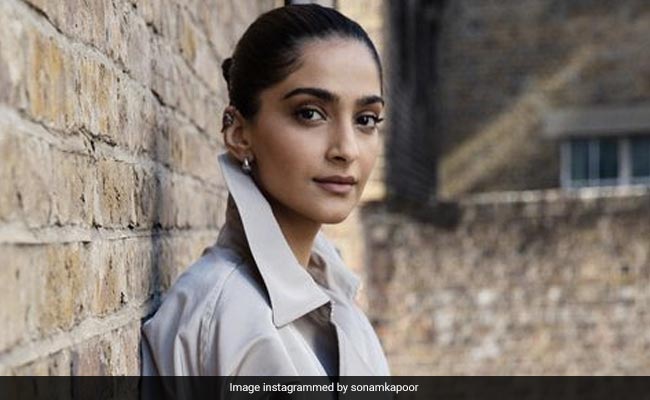 <i>Koffee With Karan 7</i>: Sonam Kapoor "Just Saw Deepika Padukone" At Cannes - "Who Else Was There?"