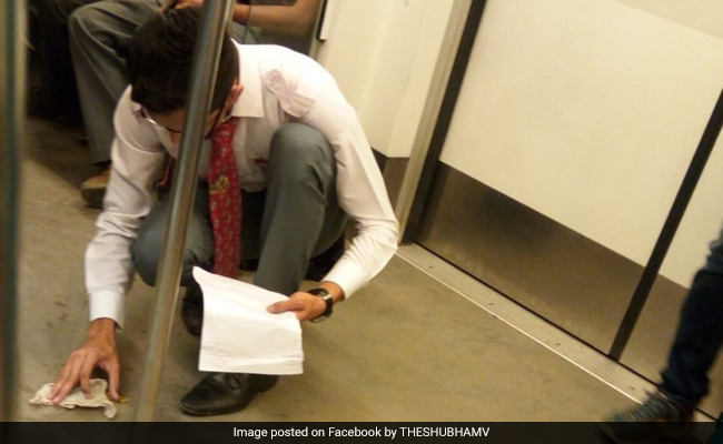 Man's Efforts To Keep Delhi Metro Clean Earns Government Praise