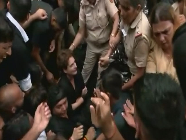 Priyanka Gandhi Vadra Sits On Road In Protest, Cops Surround Her