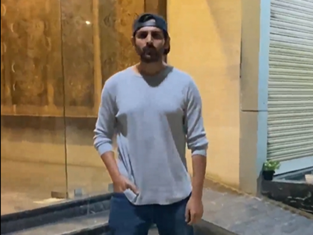 Celeb Spotting: Kartik Aaryan In The City