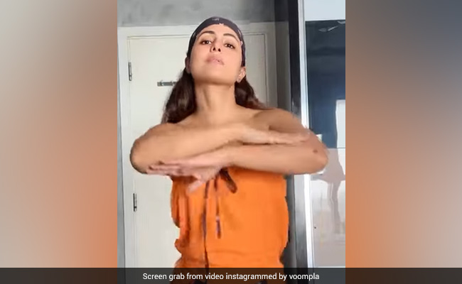 हिना खान ने दिखाई अपनी डांस स्किल तो फैंस का चकराया दिमाग, कहा- 'मत ही करो'