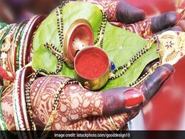 'एक चुटकी सिंदूर की कीमत...’ बताते हुए सुप्रीम कोर्ट ने भंग शादी को फिर से बहाल किया 'एक चुटकी सिंदूर की कीमत...’ बताते हुए सुप्रीम कोर्ट ने भंग शादी को फिर से बहाल किया