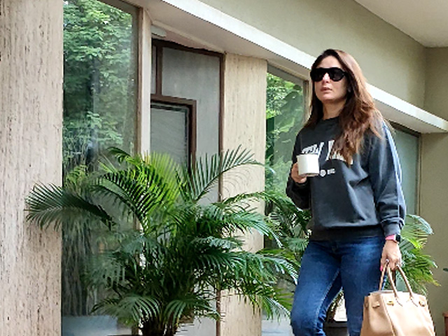 कैजुअल आउटफिट में नजर आईं करीना कपूर