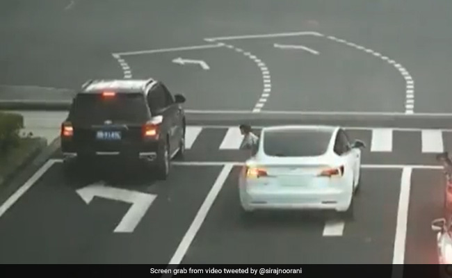Viral Video: Girl Falls Out Of Car Window In China, Driver Pulls Away