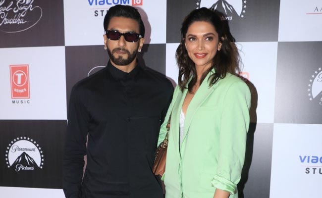 Pics: Aamir Khan Invited Deepika Padukone, Ranveer Singh And Family To Watch <i>Laal Singh Chaddha</i>