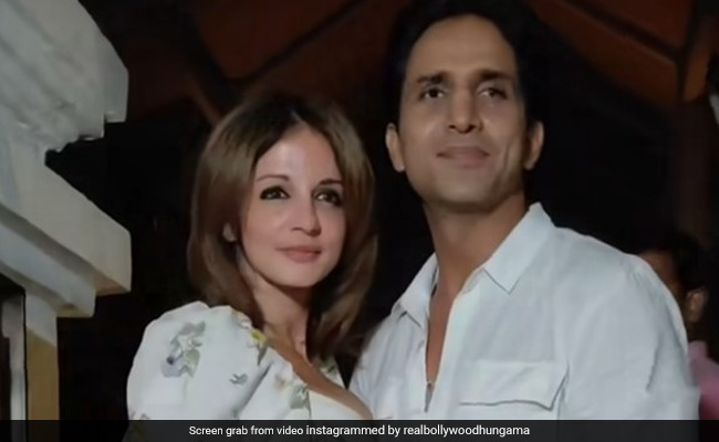 अर्सलान गोनी के साथ हाथों में हाथ डालें स्पॉट की गई सुजैन खान, जमकर वायरल हो रहा वीडियो